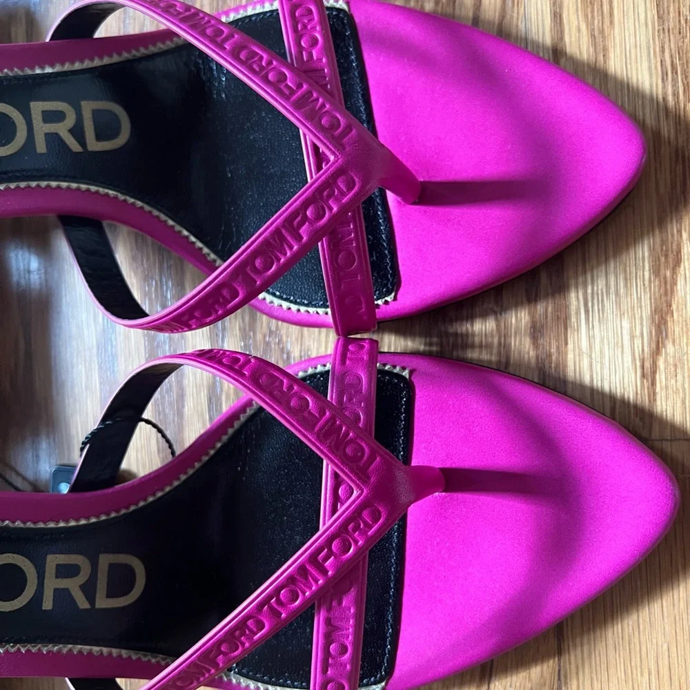 ๐SOLD๐TOM FORD EMBOSSED LEATHER LOGO THONG SANDAL In 37.5 - Picture 3 of 8